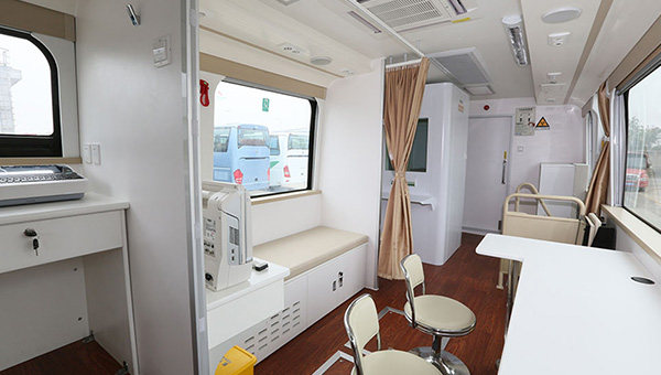 11米健康體檢車(chē) 宇通醫(yī)療體檢車(chē)的移動(dòng)健康解決方案